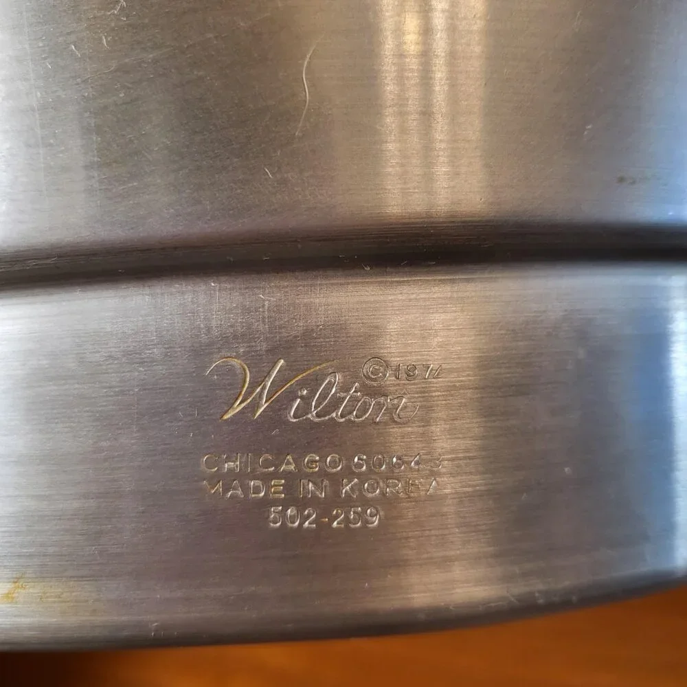 Wilton Vintage 10 in Round Ring Multi Event Cake Pan Set